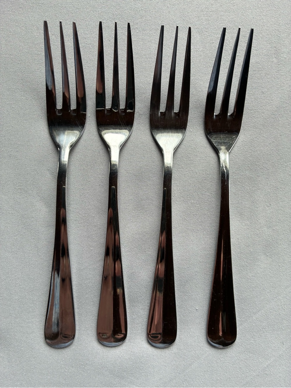 Reed & Barton Crest Salad Forks Set of 4 Stainless Flatware